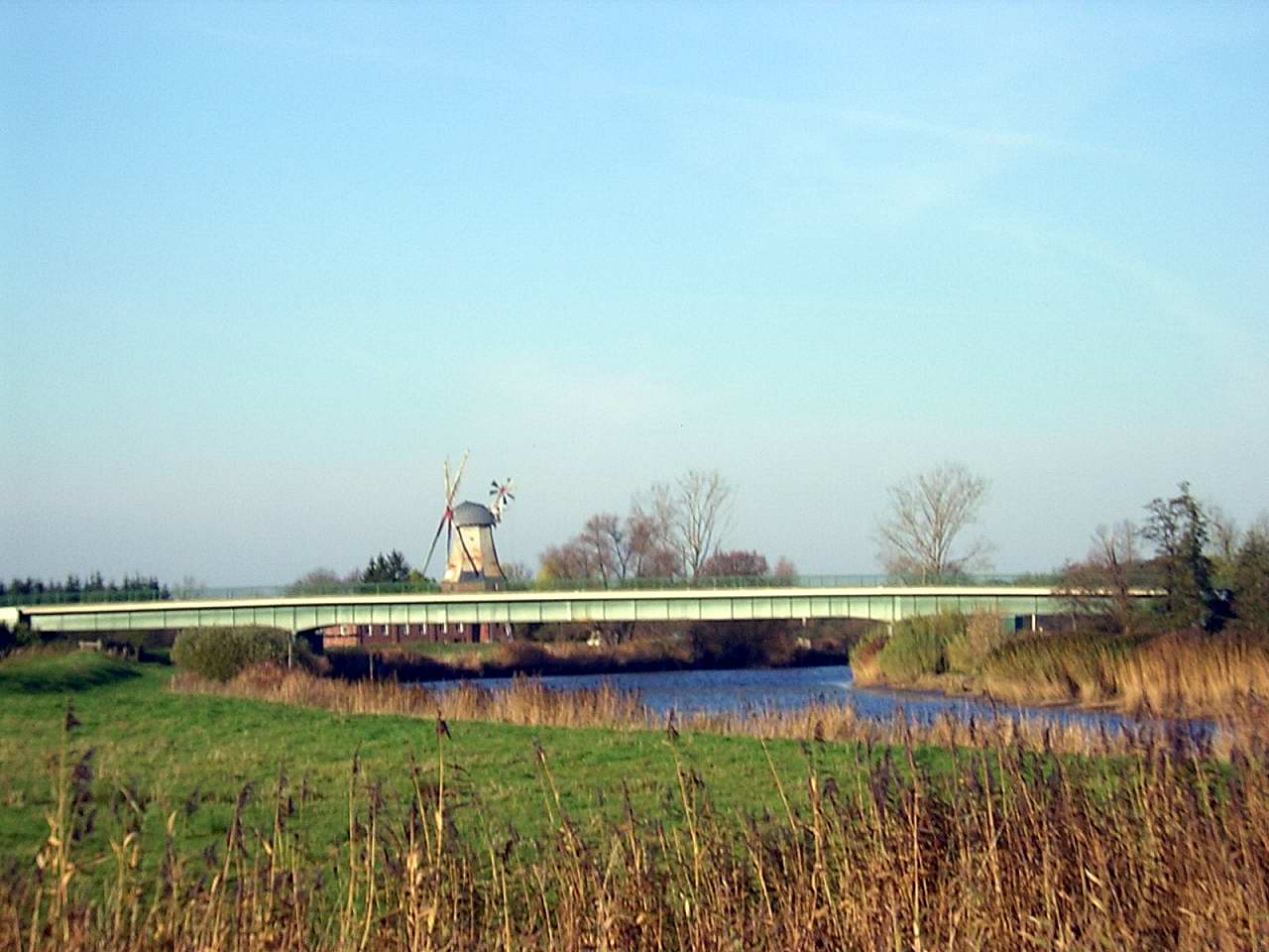 Vom Ostedeich Richtung Mühle Ortseingang Hechthausen